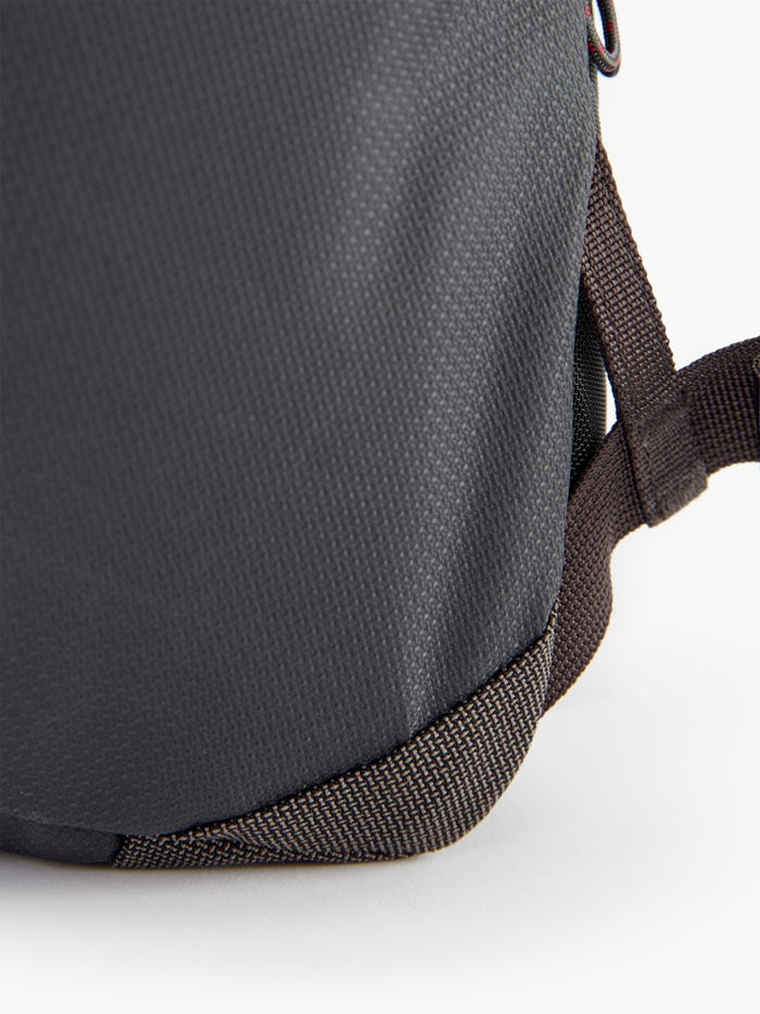 Klättermusen Sportrucksack Bure – 20 l, mit Hydratationsfach, belüftet – Schwarz, 280 × 480 × 165 mm