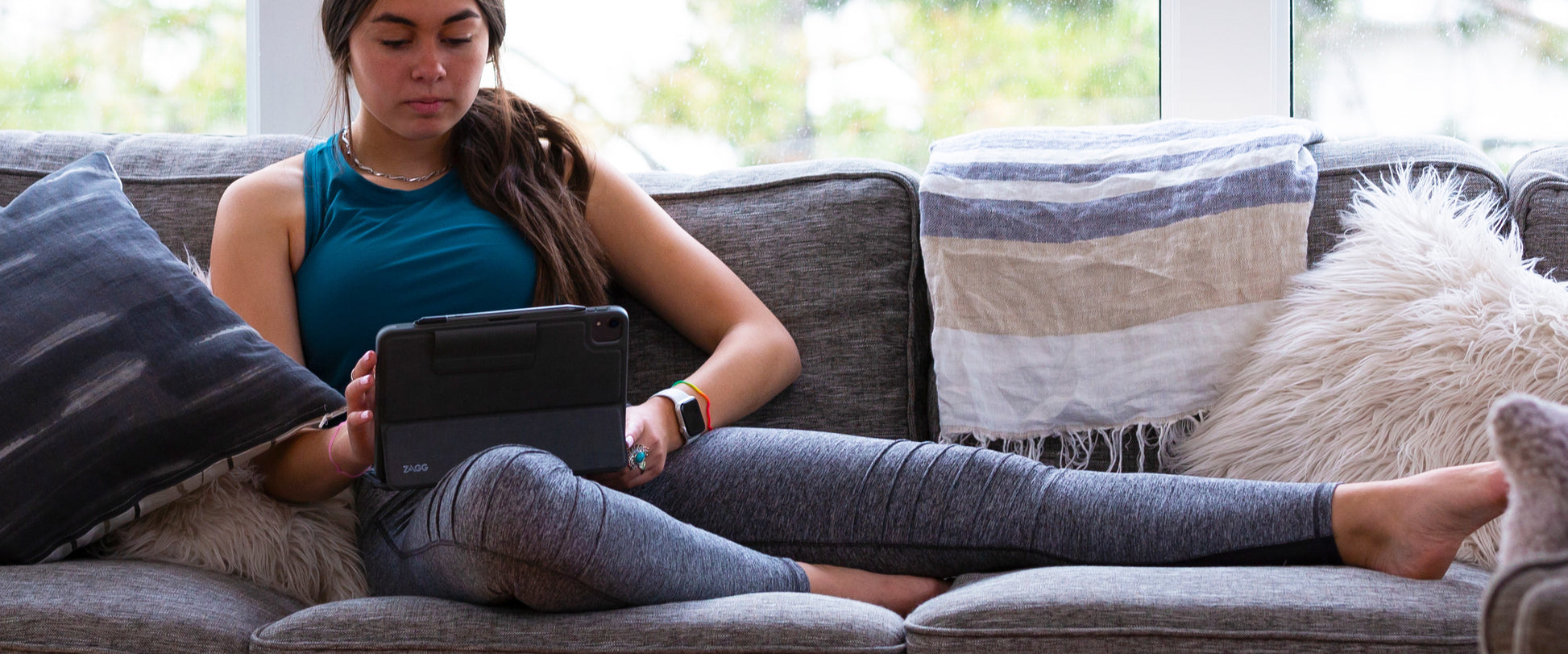 Zagg Keys Pro (französisches Layout) Tastatur – für Apple iPad 11", anthrazit