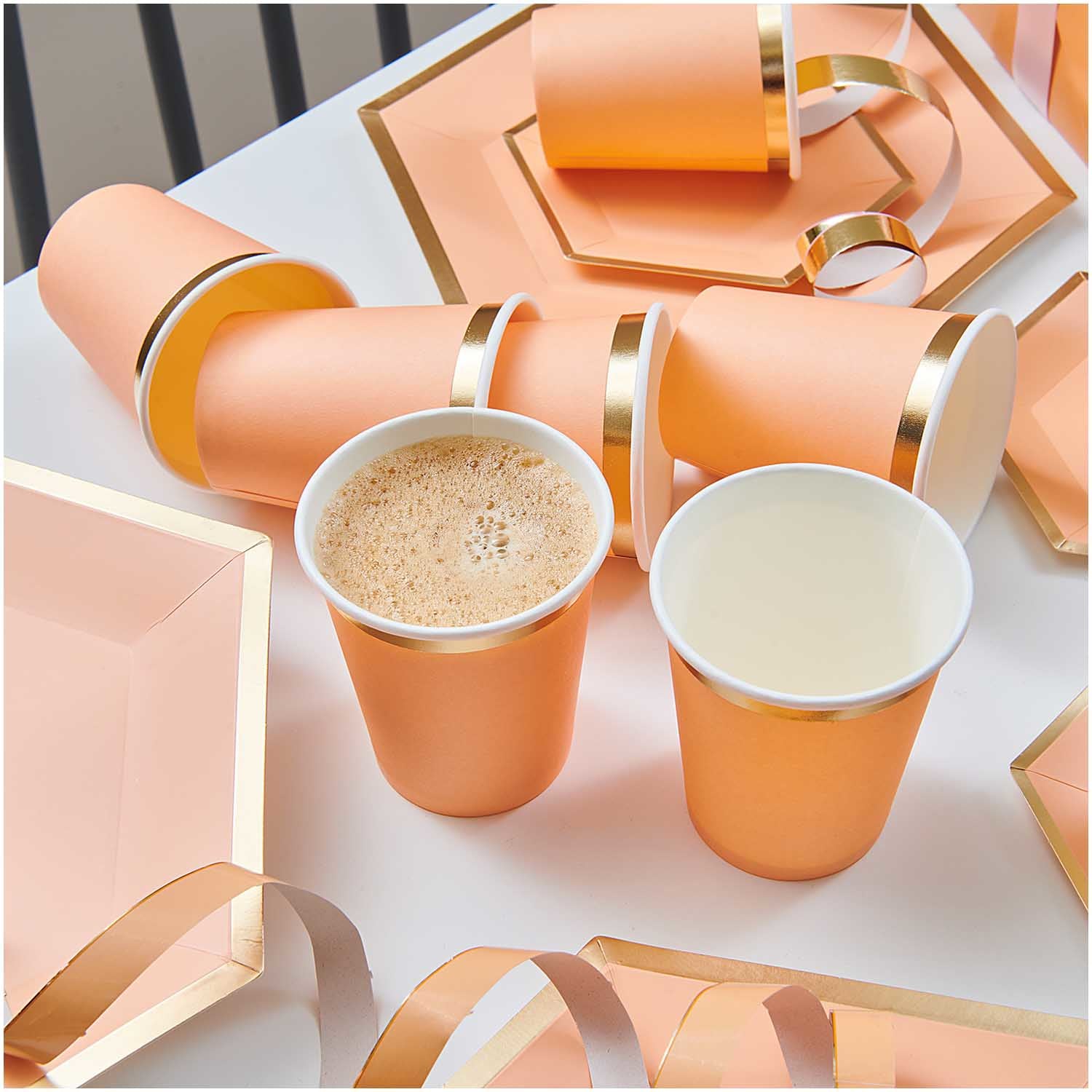 Rico Design Trinkbecher, Papier – 2,5 dl, Aprikose/Gold – 10 Stk.