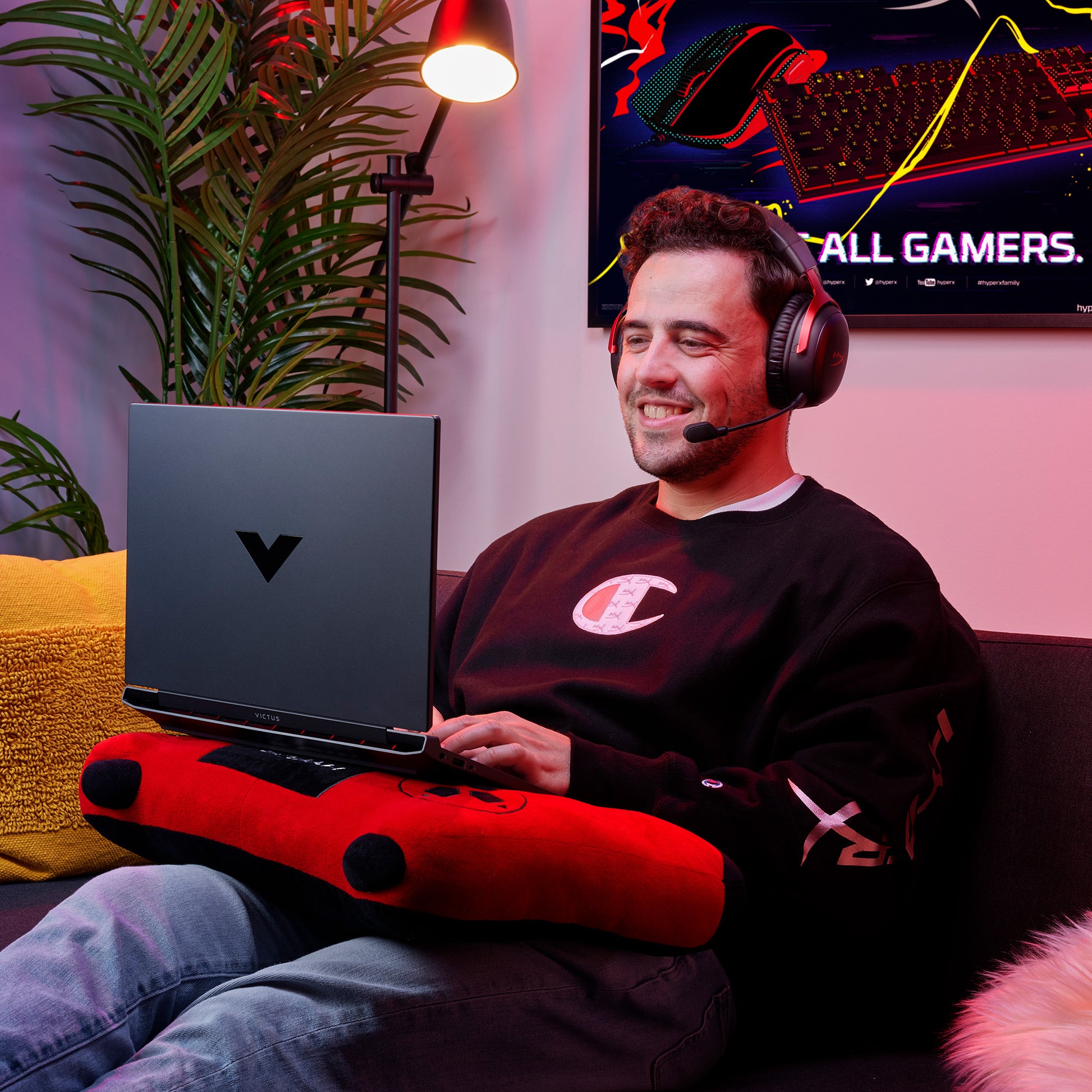HyperX Cloud III Wireless Gaming-Headset – Over-Ear, Stereo, Kabel + BT, mit USB-A-Dongle, Schwarz/Rot