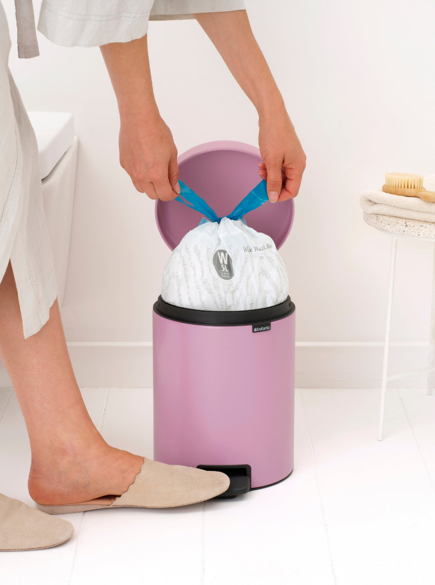 Brabantia NewIcon Treteimer – 5 l – Edelstahl, Rund – Rosa – Soft-Close, Anti-Rutsch