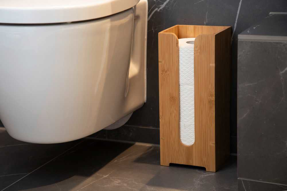Wenko – Toilettenpapierständer – Holz, braun, für 3 Rollen, 15 × 14 × 35,5 cm