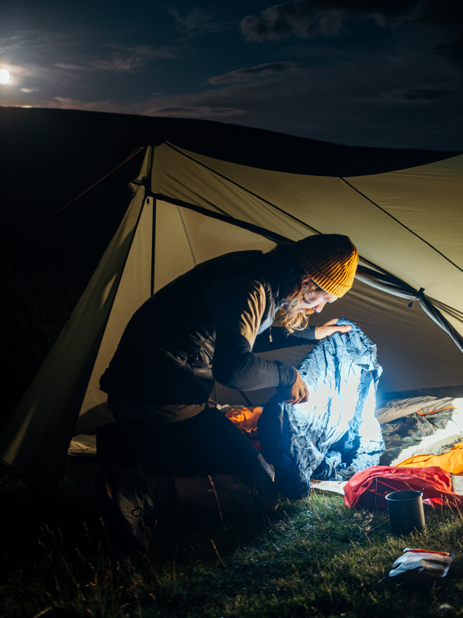Knog Campingleuchte PWR Camper 600 – 600 lm, 3350 mAh, wasserfest, Mikro-USB – 30×137×30 mm – schwarz