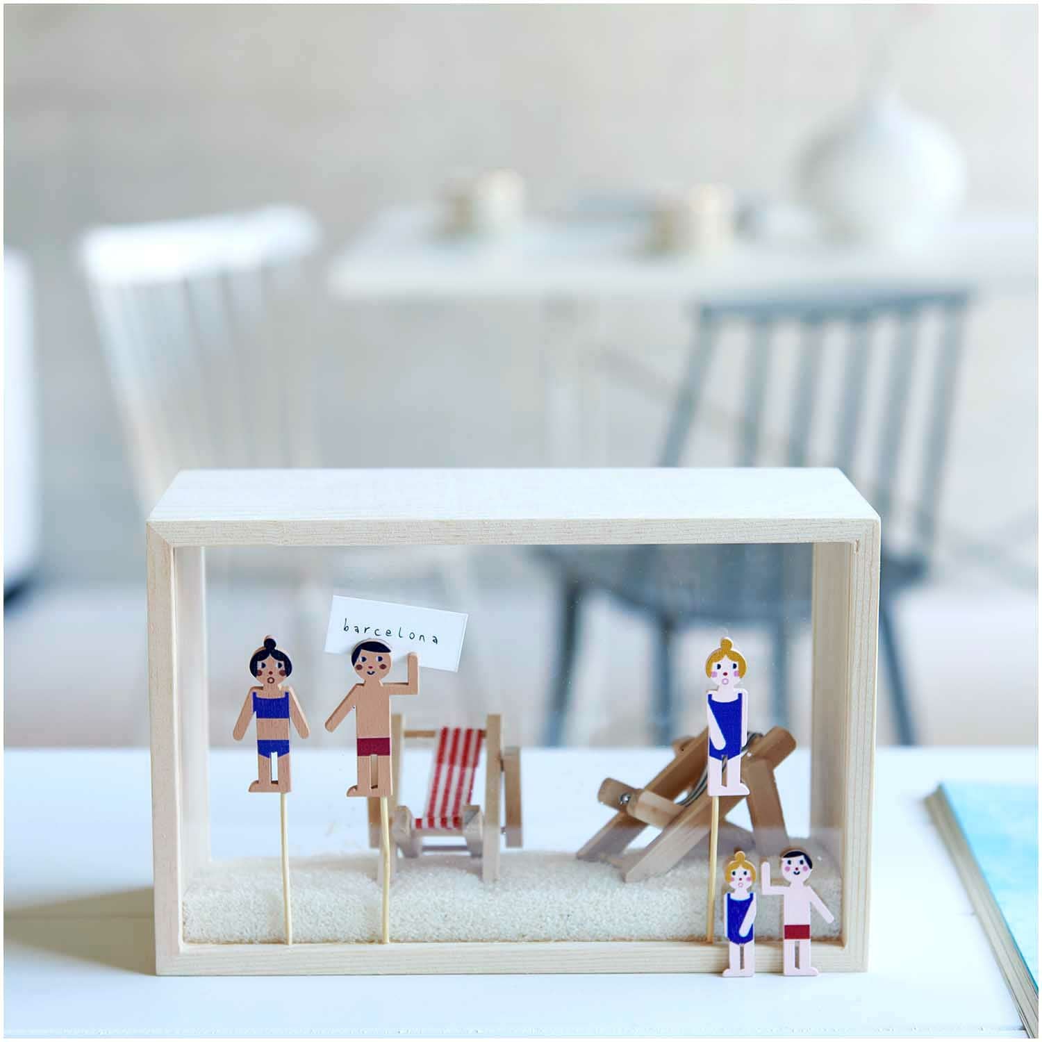 Rico Design Mini-Liegestuhl – 4,5 × 7 cm – Stoff & Holz, Mehrfarbig