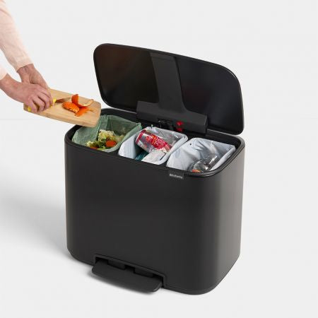 Brabantia Systempapierkorb – 3 × 11 l – Kunststoff, Schwarz matt – Pedal, rutschfeste Standfläche