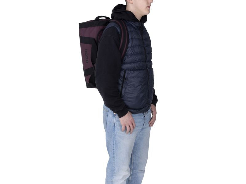 KOOR Sporttasche Sooma – 30 l, aus rPET, dunkelrot, 30,5 × 40 × 50 cm