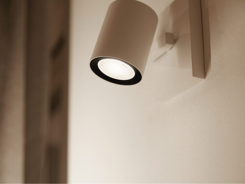 Philips Hue White LED-Leuchtmittel GU10 2er-Pack – 4,2 W dimmbar, 2700 K, für Bluetooth/Zigbee/Apple HomeKit
