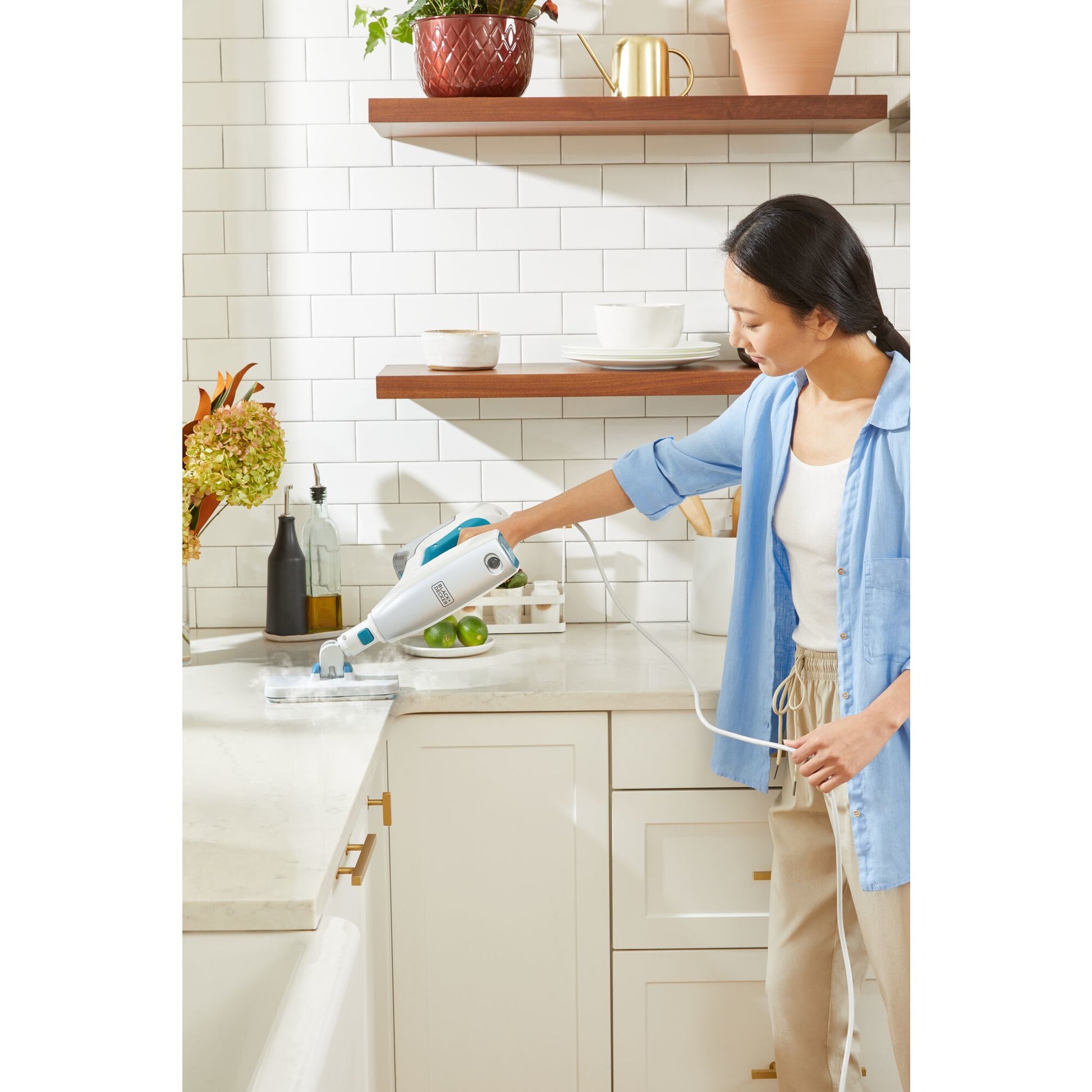 Black & Decker Dampfbesen – 500 ml, türkis, weiss, für Hartböden