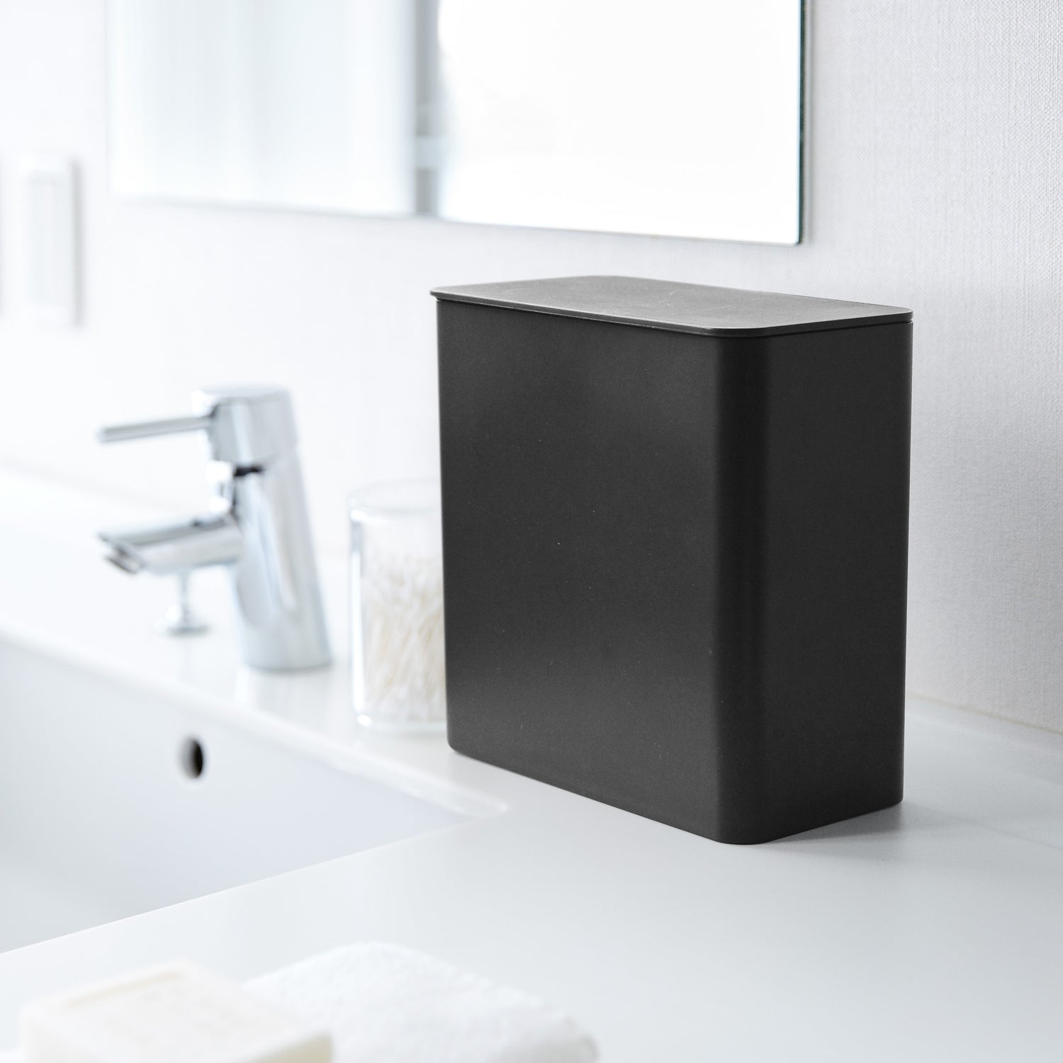 Yamazaki Aufbewahrungsbox 1,8 l (mit Deckel) – Silikon – Schwarz – 95 × 170 × 170 mm
