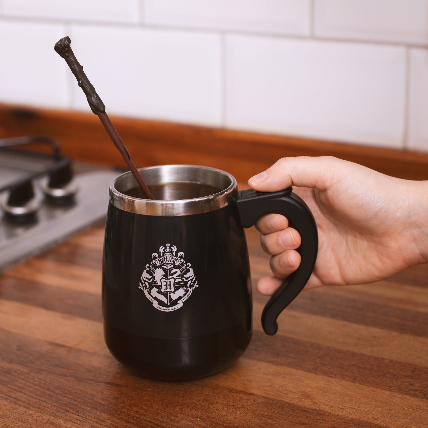 Thumbs Up Harry Potter Kaffeetasse – 450 ml, Edelstahl, Schwarz/Silber, selbstrührend, spülmaschinenfest