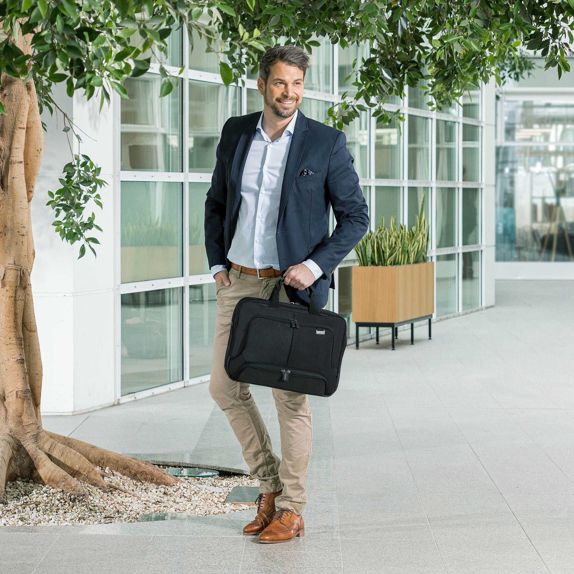 DICOTA Notebook-Tasche bis 14,1" – aus recyceltem PET, mit Schultergurt – Schwarz