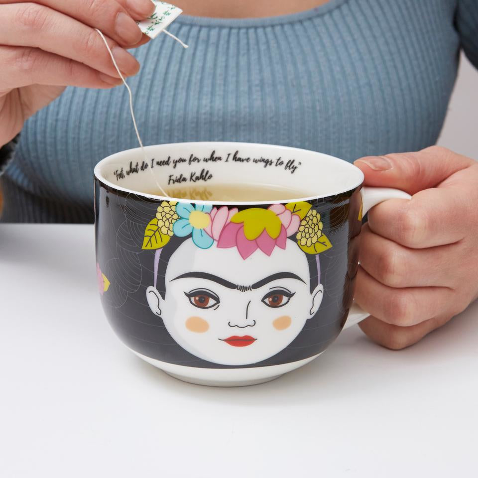 Kikkerland Tasse Frida – 411 ml, Ø 8,3 cm, H 7,6 cm, Porzellan, Weiss, spülmaschinenfest