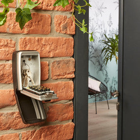 Master Lock Schlüsselsafe 5423EURD – Elektronikschloss – 79×52×117 mm – Wandmontage – Grau