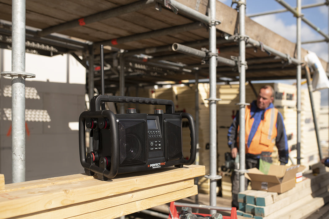 Perfectpro ROCKBULL – Baustellenradio – DAB+, Bluetooth, IP65, Akkubetrieb – Schwarz