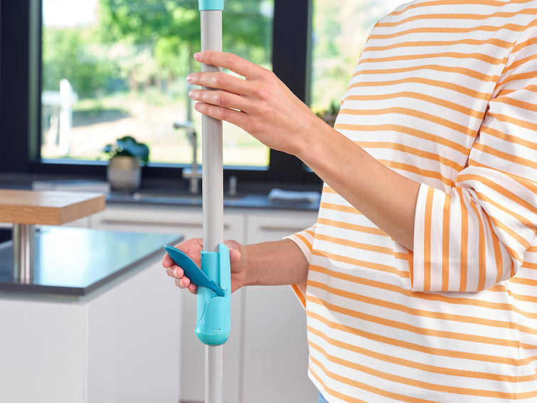 Leifheit Clean Twist M Ergo – Bodenwischer-Set – Wischbreite 33 cm, Teleskopstiel, Kunststoff, Grün, 3er-Pack