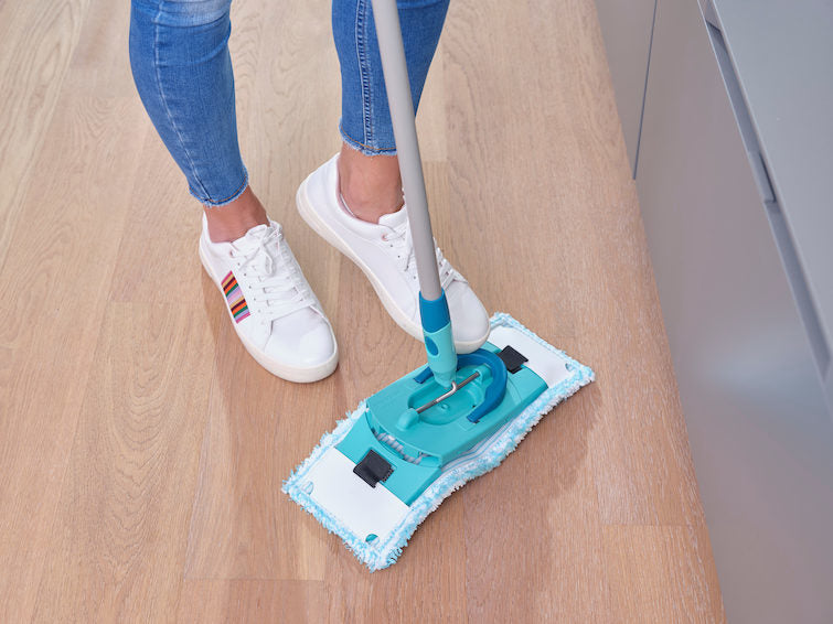 Leifheit Clean Twist M Ergo – Bodenwischer-Set – Wischbreite 33 cm, Teleskopstiel, Kunststoff, Grün, 3er-Pack
