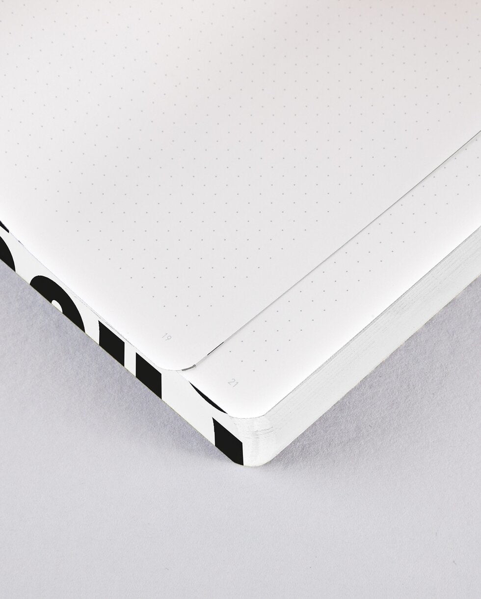 nuuna Notizbuch, 165 × 220 mm, punktkariert, Fadenheftung, Softcover, 256 Seiten, 120 g/m² – weiss