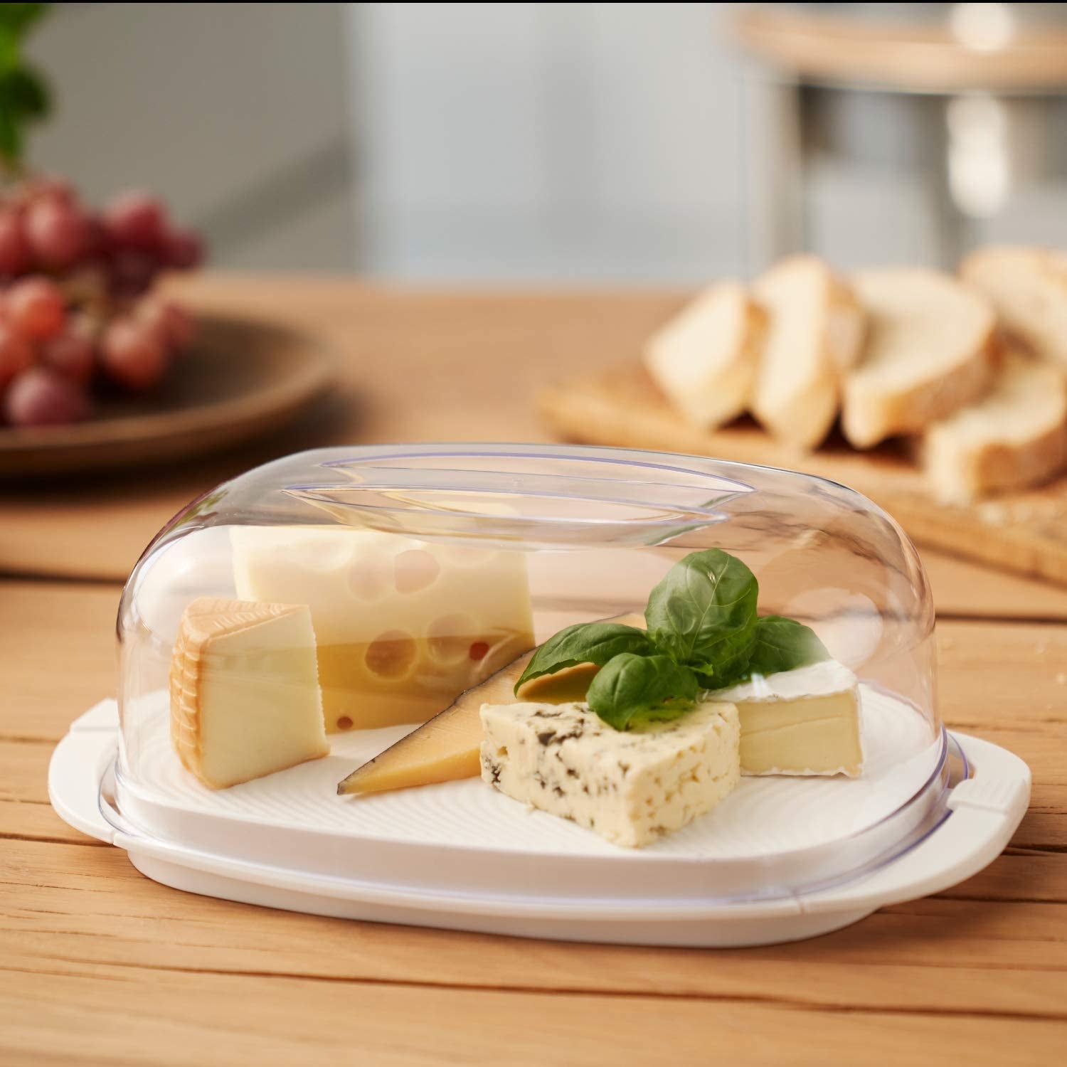 Rotho Käseglocke – 2,3 l, 17 × 29 × 10,5 cm, Kunststoff, Transparent/Weiss, spülmaschinenfest