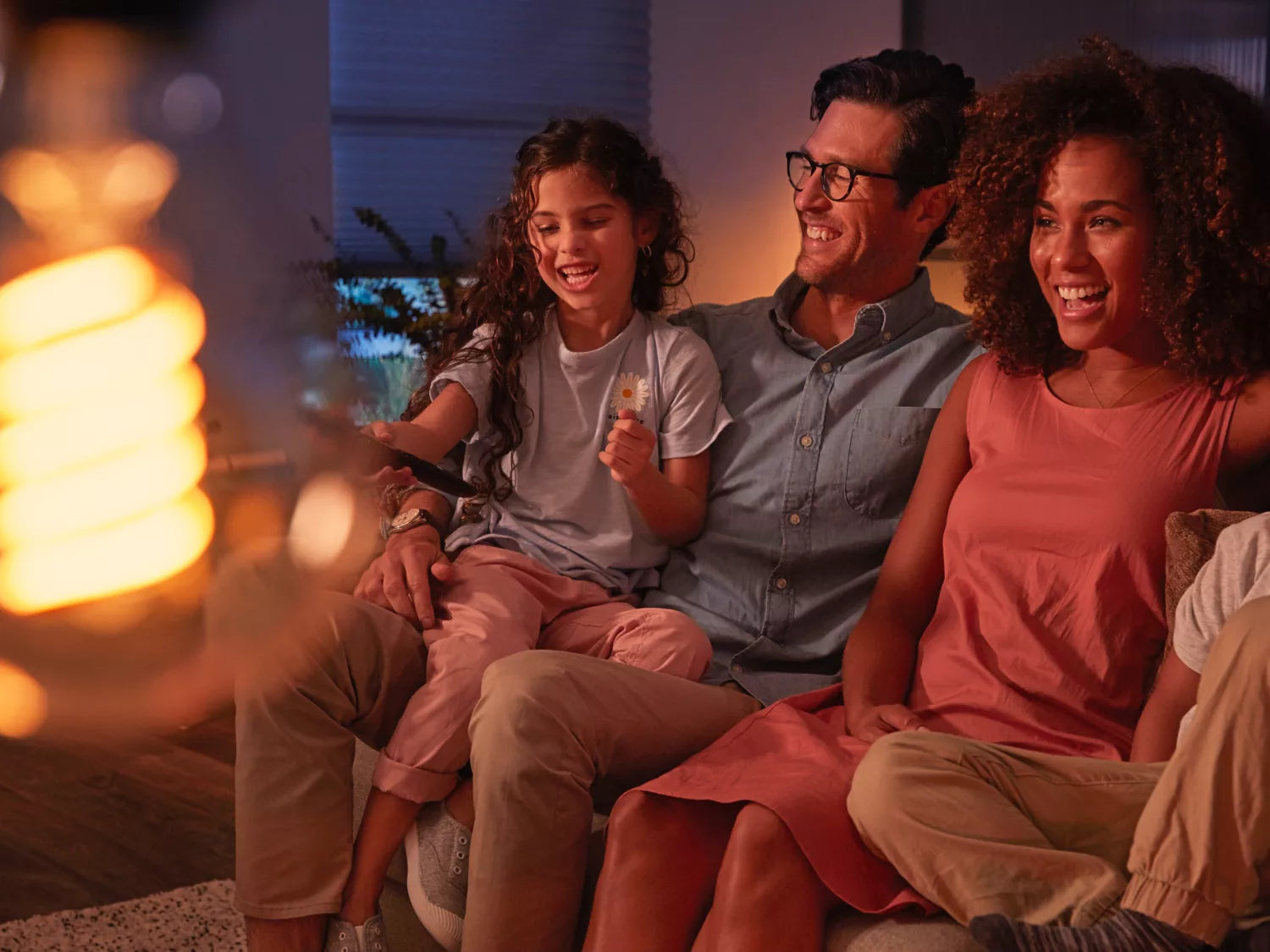Philips by Signify Philips Hue Smart-Leuchtmittel Weiss – E27, 550 lm, 7,2 W, 2100 K, dimmbar, Bluetooth, für Alexa/HomeKit, weiss