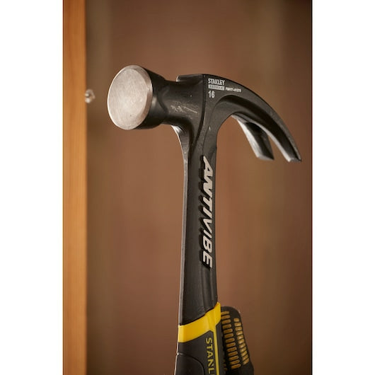 Stanley FatMax Klauenhammer AntiVibe – Kopfgewicht 453 g, Breite 130 mm – Gummigriff