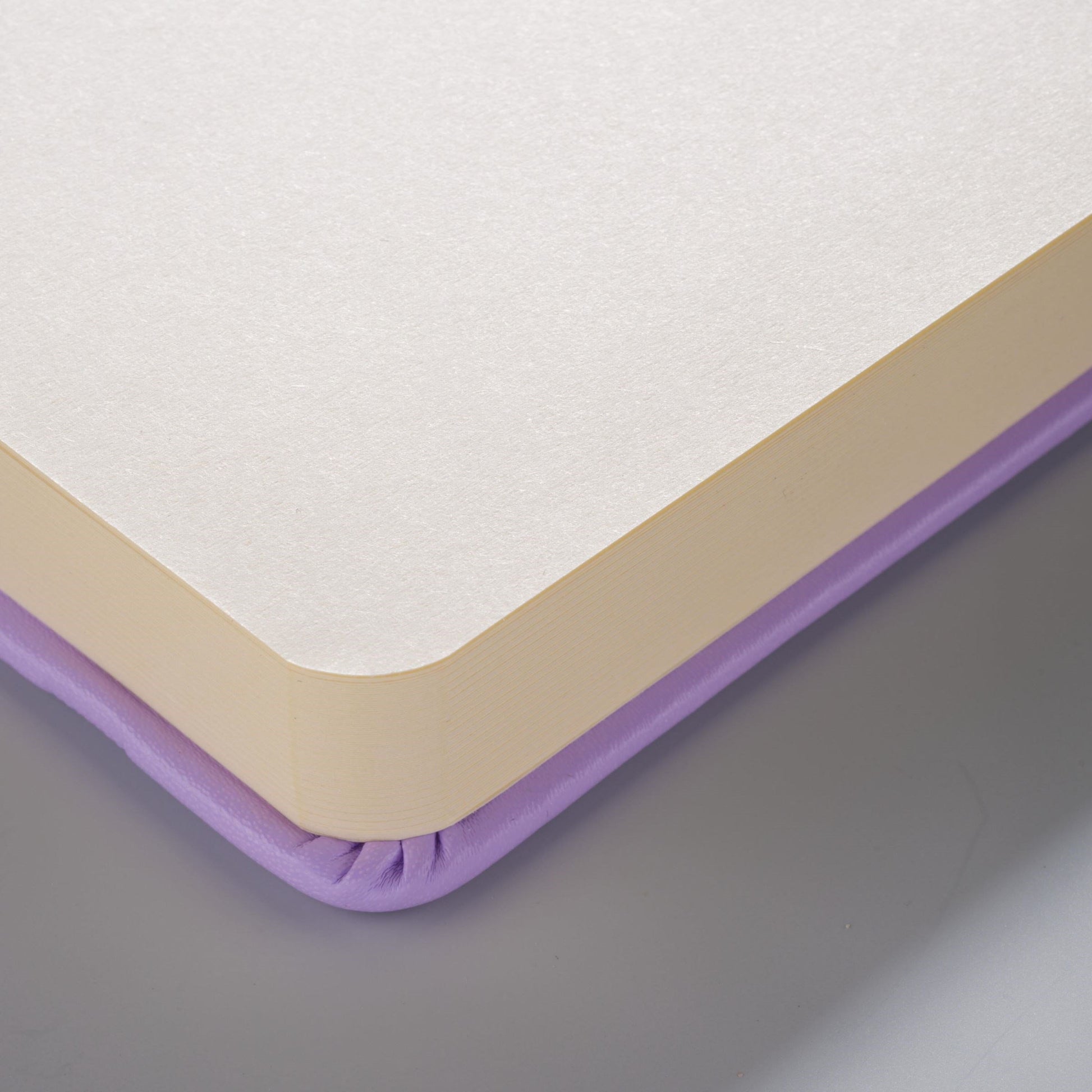 Talens Skizzenbuch, 12 × 12 cm, 140 g/m², 160 Seiten, violett, mit Gummiband, säurefrei