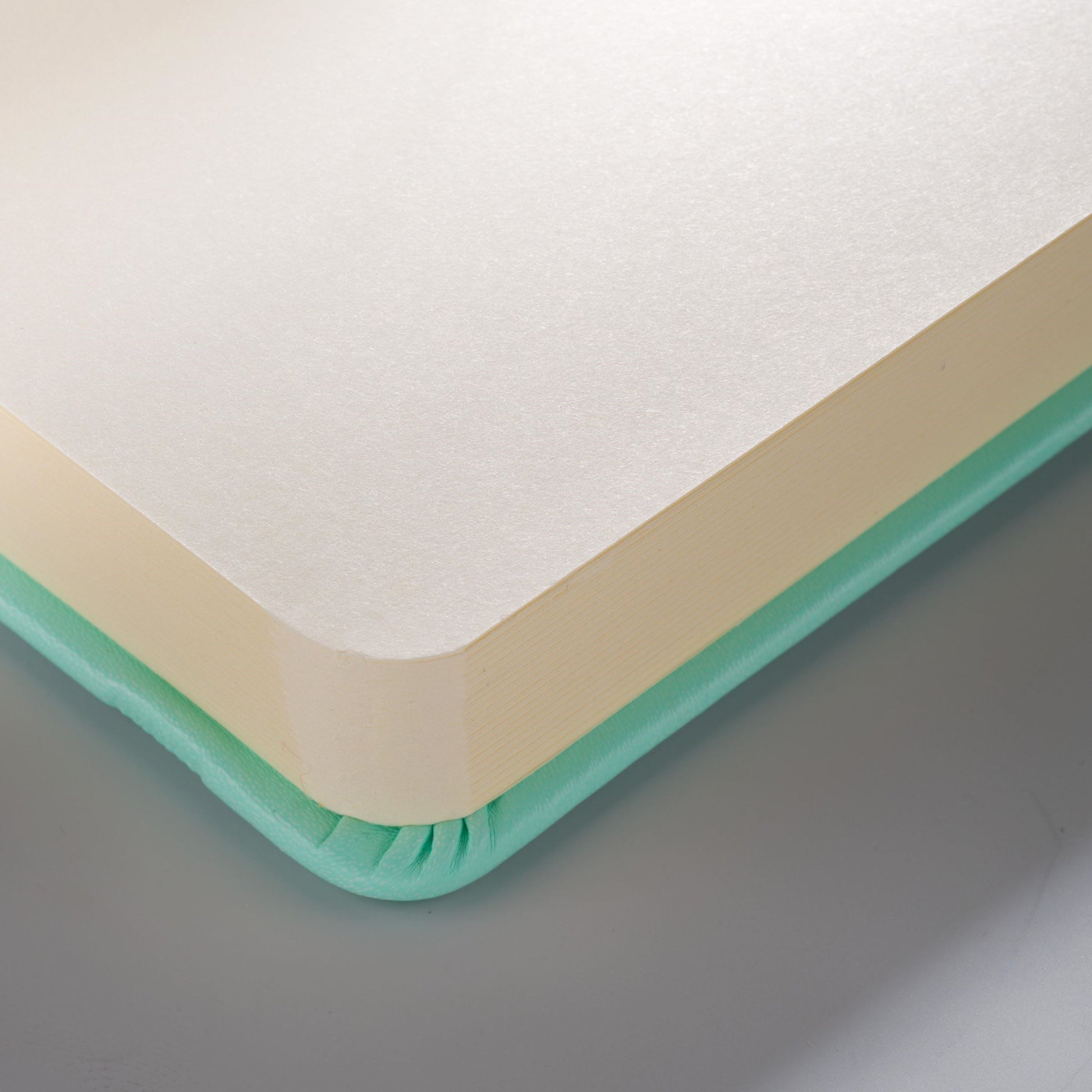 Talens Skizzenbuch, 12 × 12 cm, 140 g/m², 160 Seiten, mint, mit Gummiband, Hardcover, säurefrei