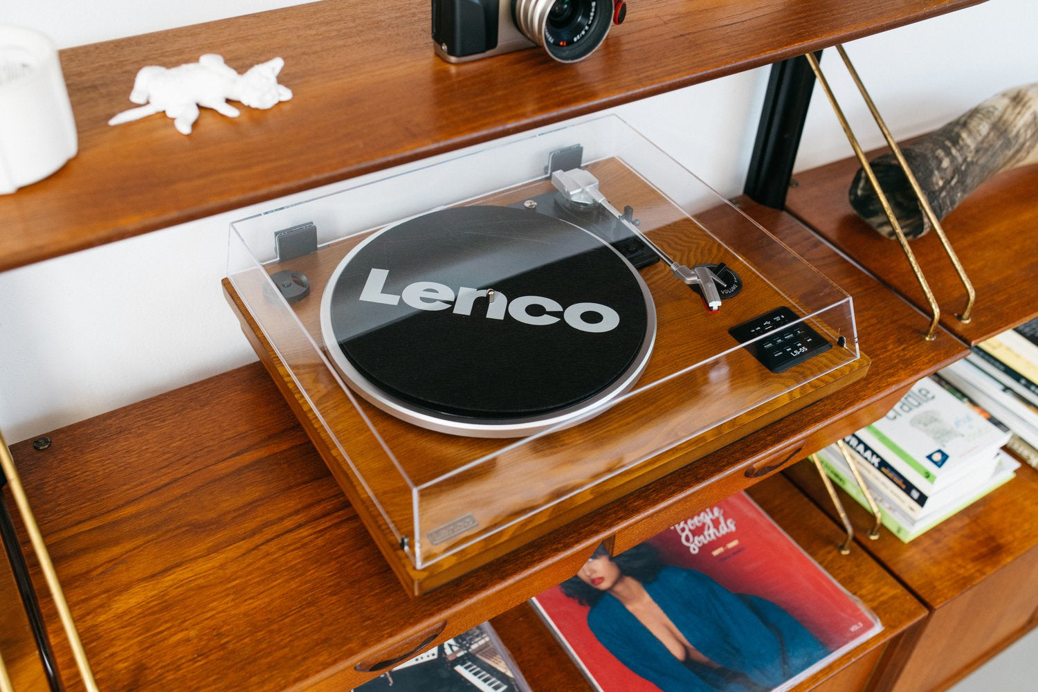 Lenco LS-55 – Plattenspieler (Riemenantrieb, halbautomatisch), Bluetooth, USB, 33⅓/45/78 U/min – Walnuss
