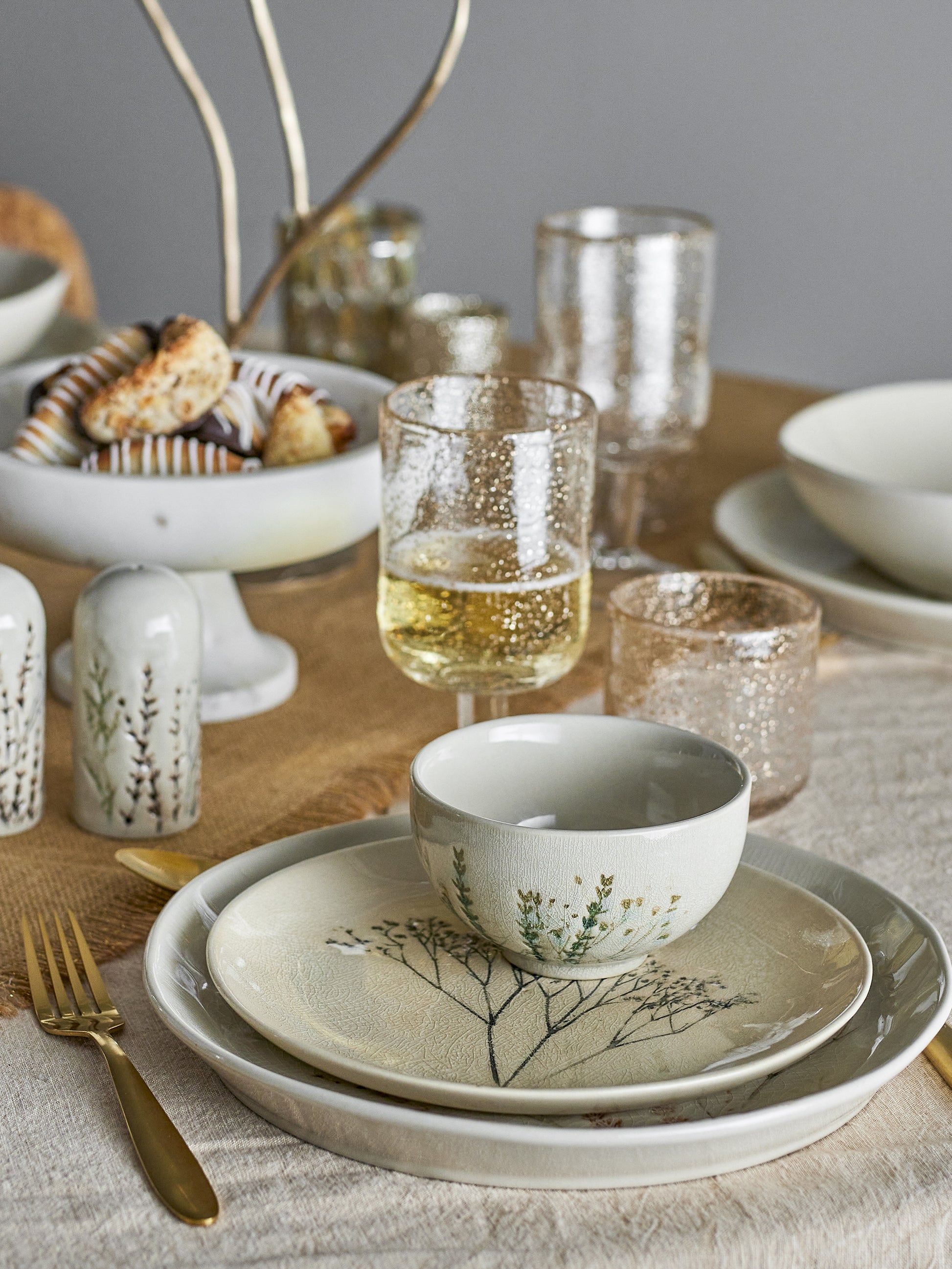 Bloomingville Geschirrset Bea – 12-teiliges Set, Ø 11/22/27,5 cm, Steingut, Natur, spülmaschinenfest