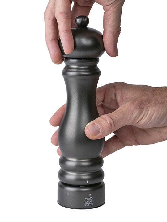 Peugeot Pfeffermühle Paris Chef – Manueller Betrieb, Stahlmahlwerk – Edelstahl – Schwarz – 22 cm