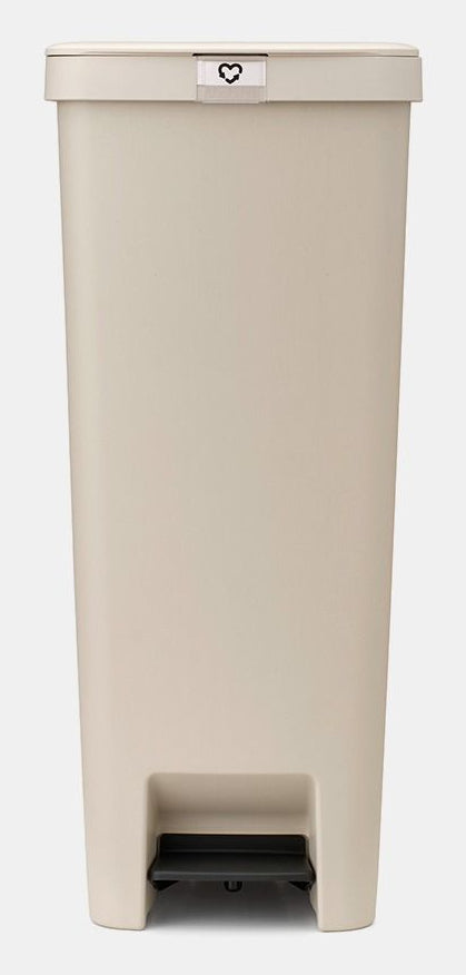 Brabantia StepUp Treteimer – 40 l – Kunststoff, rechteckig – soft beige – Soft-Close