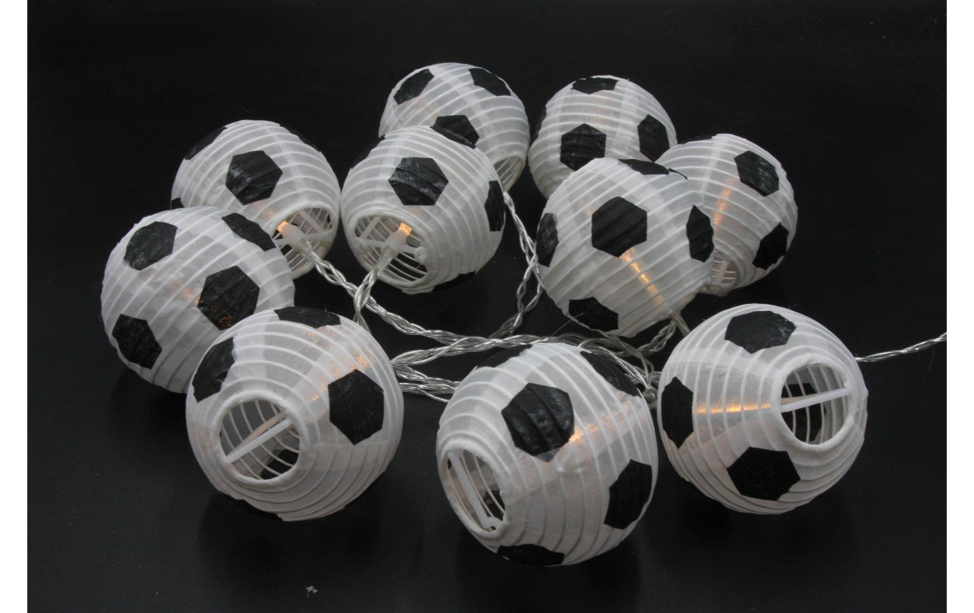 Dameco Lichterkette Fussball 6er-Set – 1,8 m – 10 LEDs, Warmweiss – Netzbetrieb – Weiss