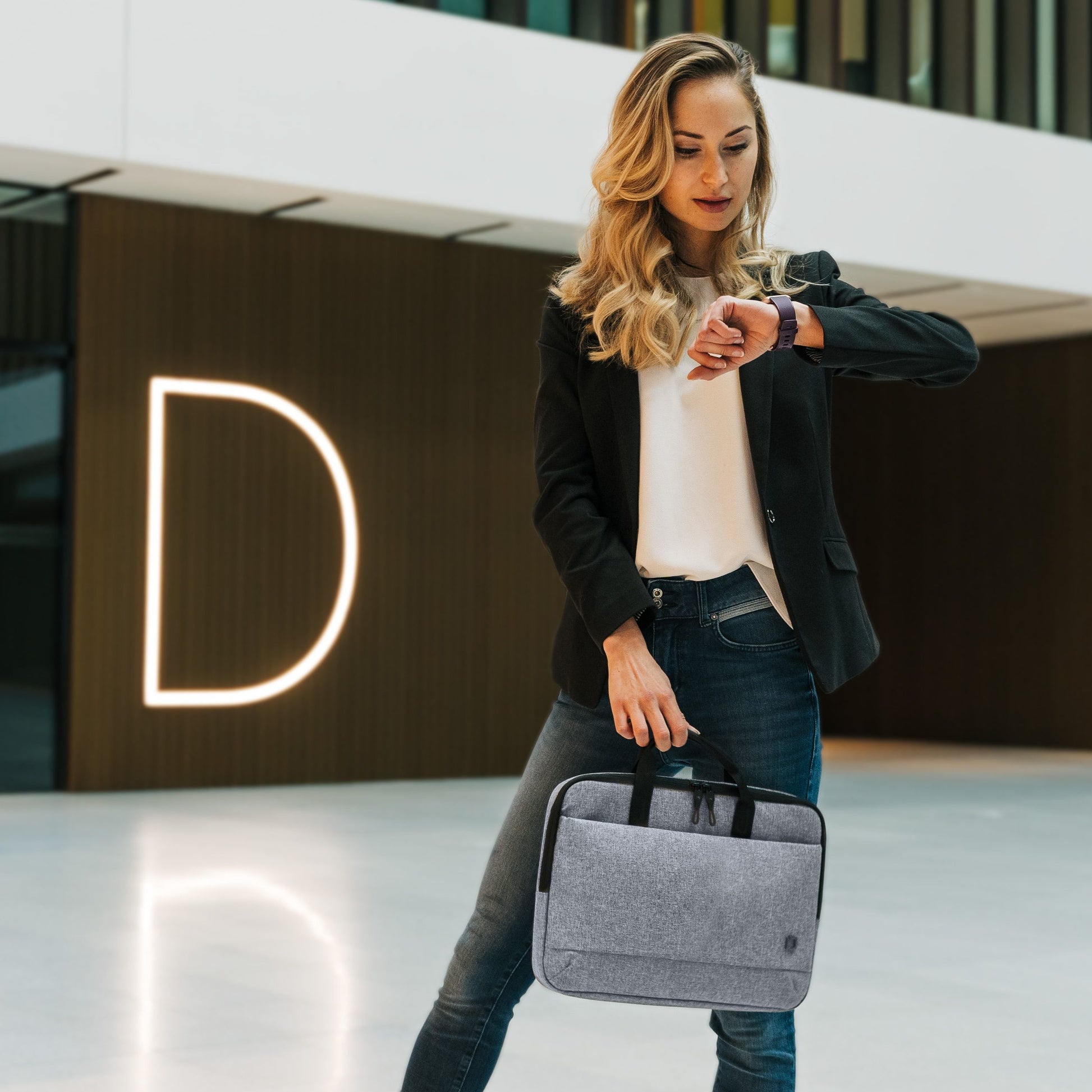 DICOTA Eco Slim MOTION Notebook-Tasche bis 13,3" – abnehmbarer Schultergurt, Recyceltes PET – Blue Denim
