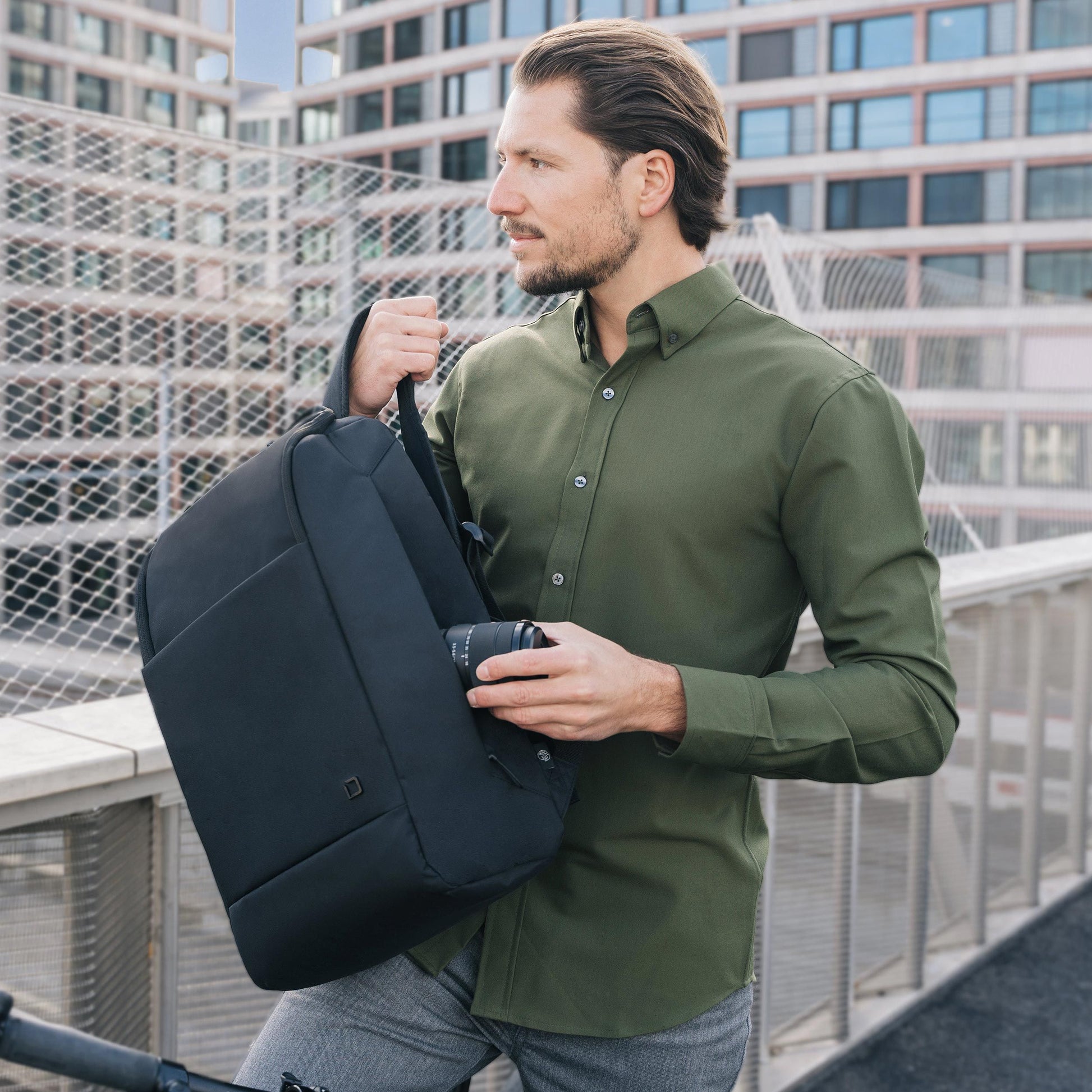 DICOTA Notebook-Rucksack bis 15,6" – 23 l, Tablet-Fach – Schwarz