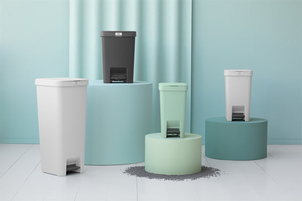 Brabantia Treteimer StepUp – 25 l – Recycling-Kunststoff, rechteckig – hellgrau