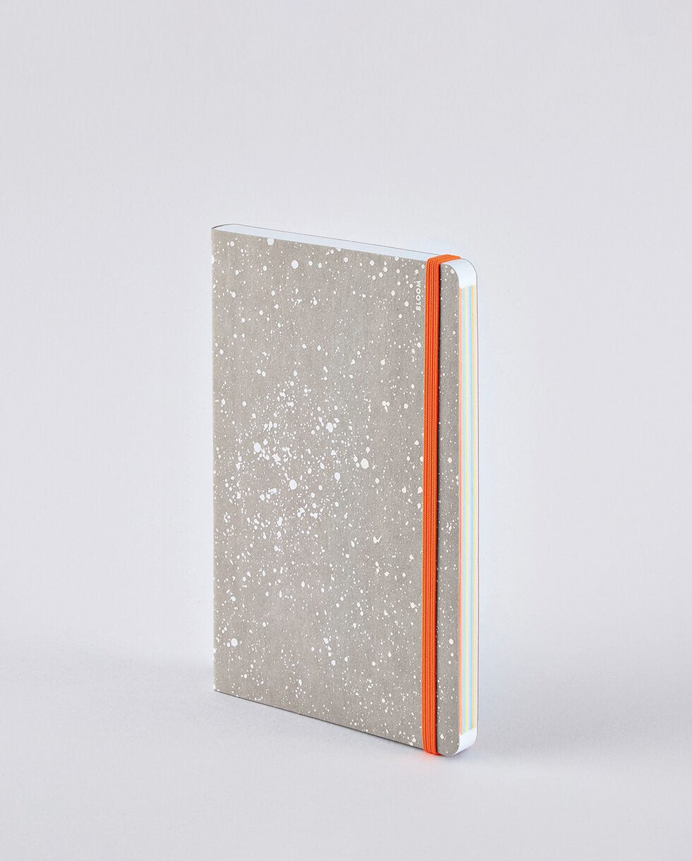 Nuuna Notizbuch – A5 – 176 Blatt – 120 g/m² – Softcover, nummerierte Seiten, Gummiband – grau/orange/weiss