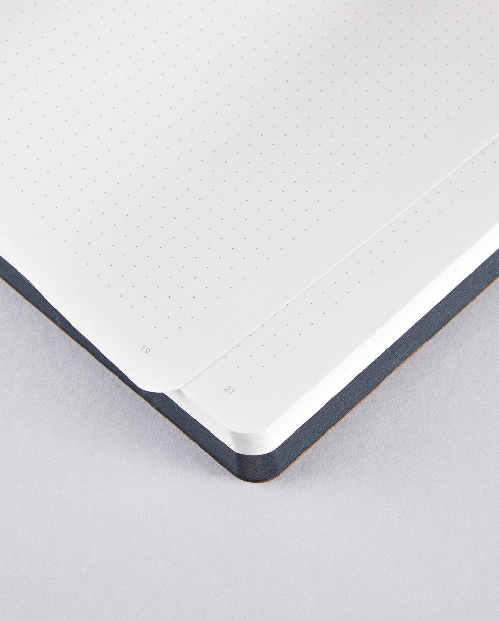 nuuna Notizbuch – 165 × 220 mm – 120 g/m² – Softcover, Fadenheftung, abgerundete Kanten, Lederumschlag, Weiss
