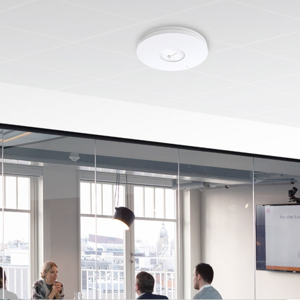 TP-Link Omada AX5400 – Wi-Fi 6 Access Point, Dual-Band (2,4/5 GHz), 2,5GbE, PoE, Decke/Wand, IP67, Weiss