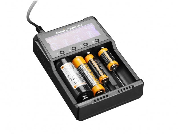 Fenix ARE-A4 Batterieladegerät 4× – für 18650, AA, AAA und andere – schwarz, LCD