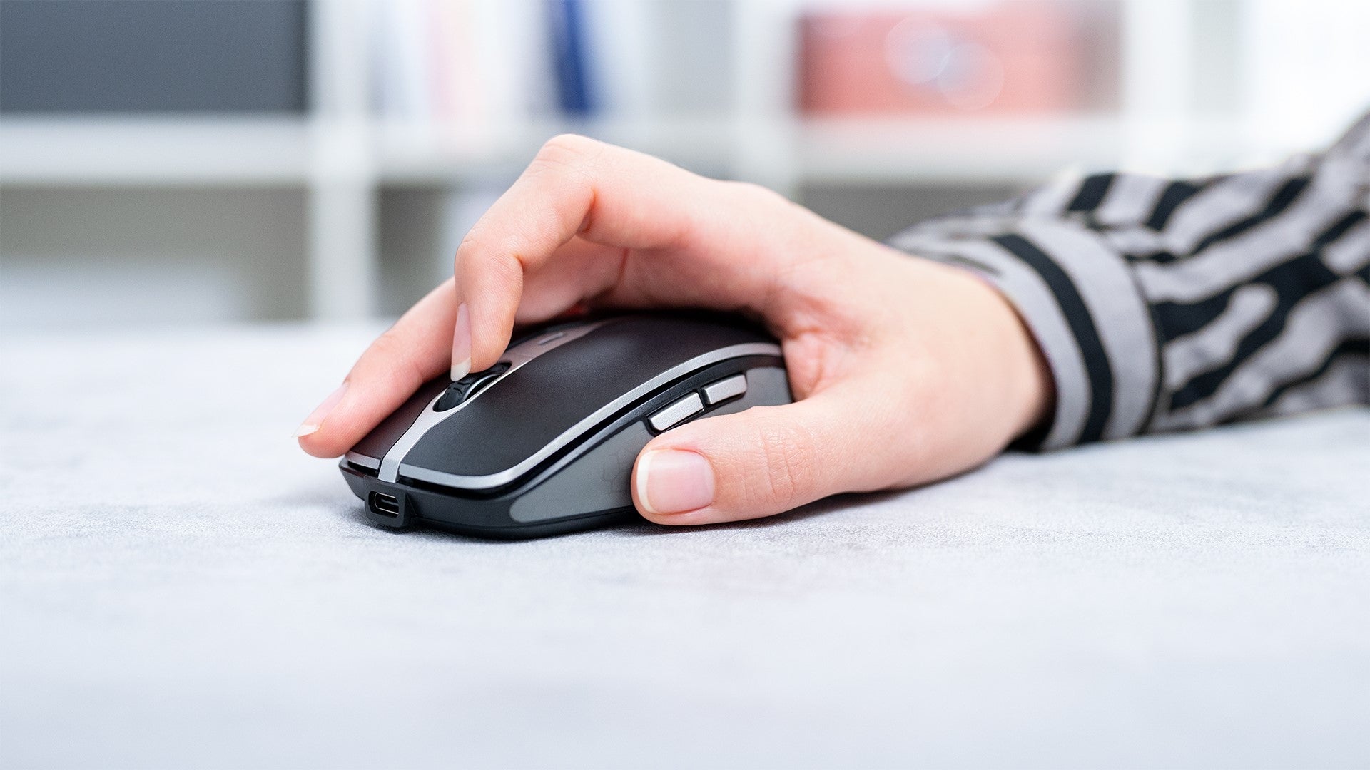 CHERRY MW 9100 Maus – kabellos, Bluetooth + 2,4 GHz, USB-A, 2'400 dpi, 6 Tasten, beidhändig, schwarz