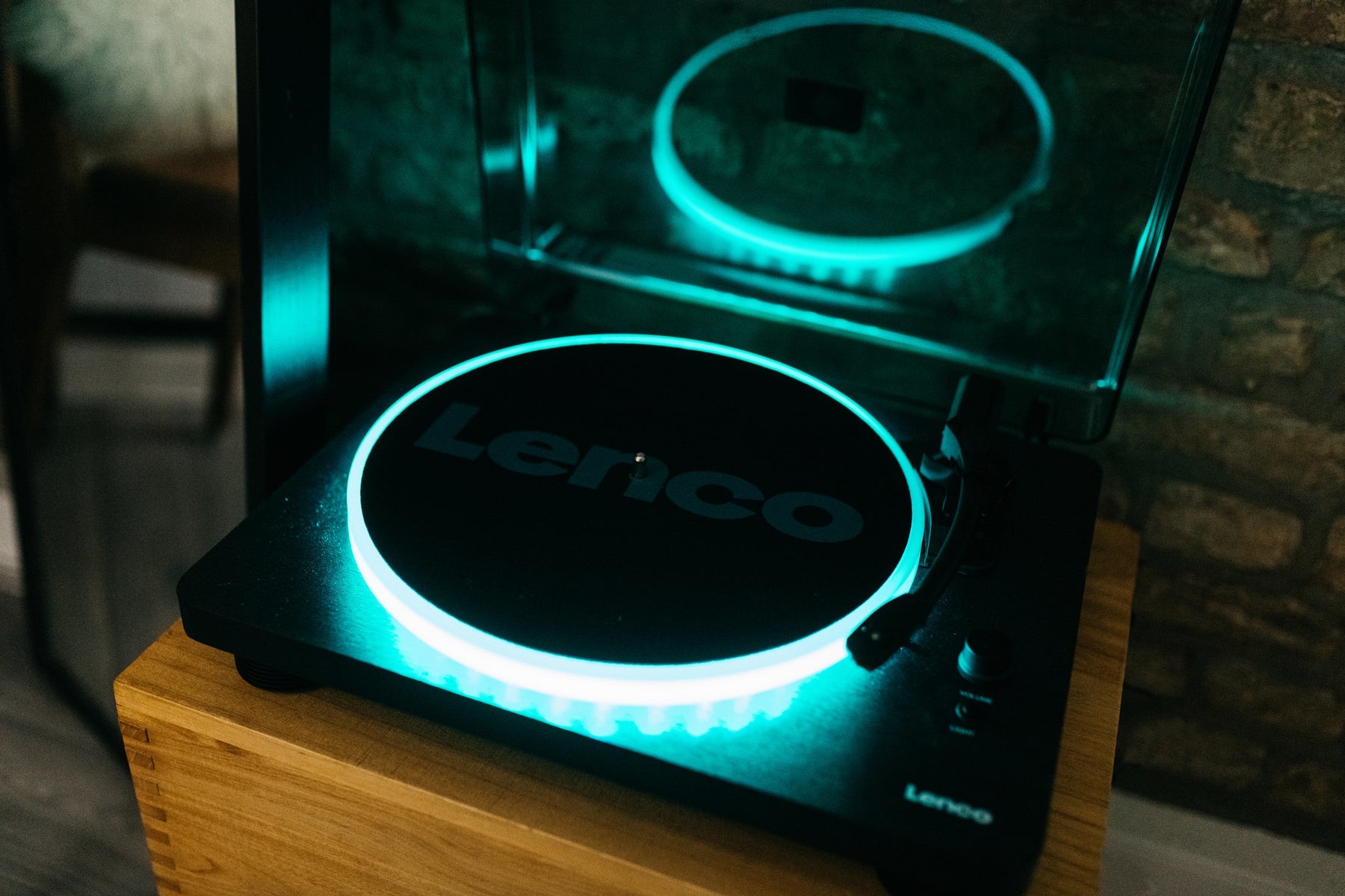 Lenco LS-50LEDBK – Plattenspieler – Stationär – Riemenantrieb, Phono-Vorverstärker, USB, mit Lautsprecher – Schwarz