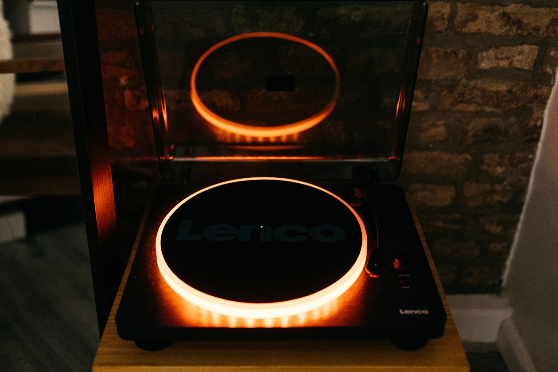 Lenco LS-50LEDBK – Plattenspieler – Stationär – Riemenantrieb, Phono-Vorverstärker, USB, mit Lautsprecher – Schwarz