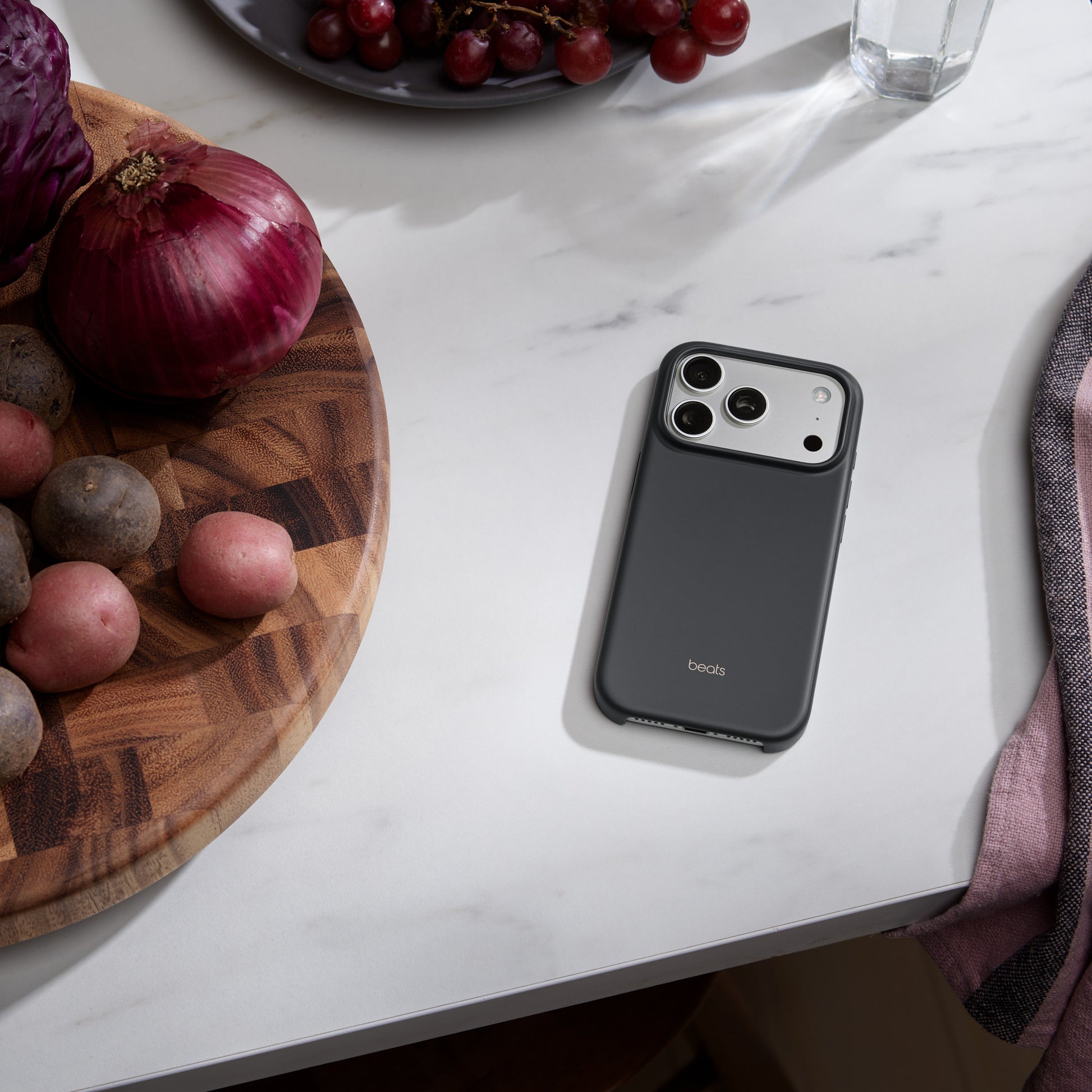 Apple Backcover Beats – für Apple iPhone 17 Pro – Granit – PC, MagSafe-kompatibel