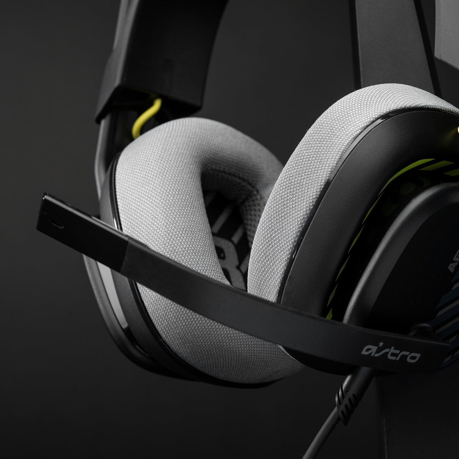 ASTRO Gaming A10 – Over-Ear Gaming-Headset – Flip-to-Mute Boom-Mikrofon, 32 mm Treiber – Schwarz – für PS