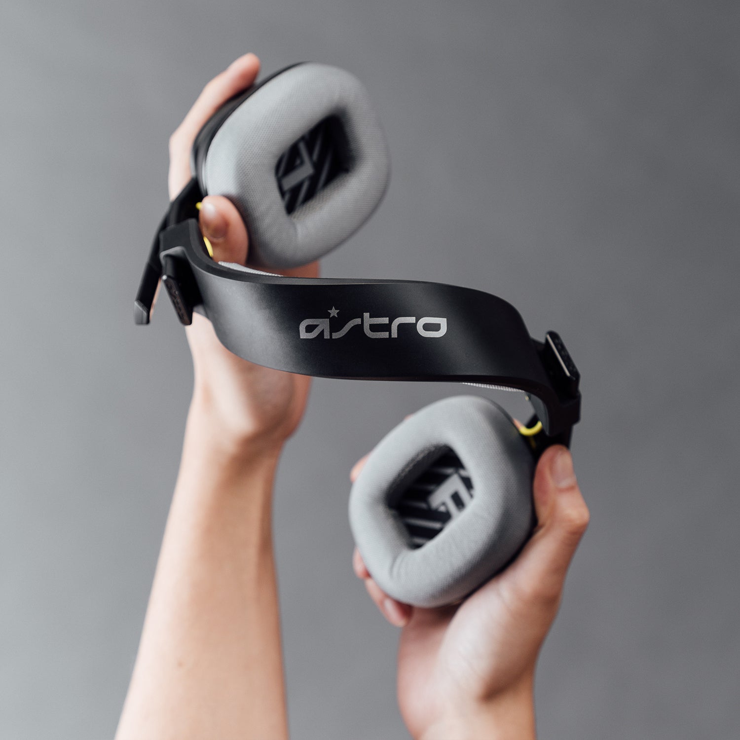 ASTRO Gaming A10 – Over-Ear Gaming-Headset – Flip-to-Mute Boom-Mikrofon, 32 mm Treiber – Schwarz – für PS