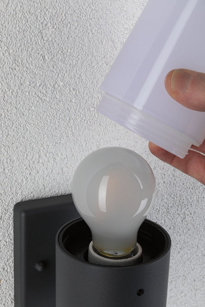 Paulmann Aussenwandleuchte – 15 W, Warmweiss – IP44 – Netzbetrieb – mit Bewegungsmelder – Grau, Kunststoff