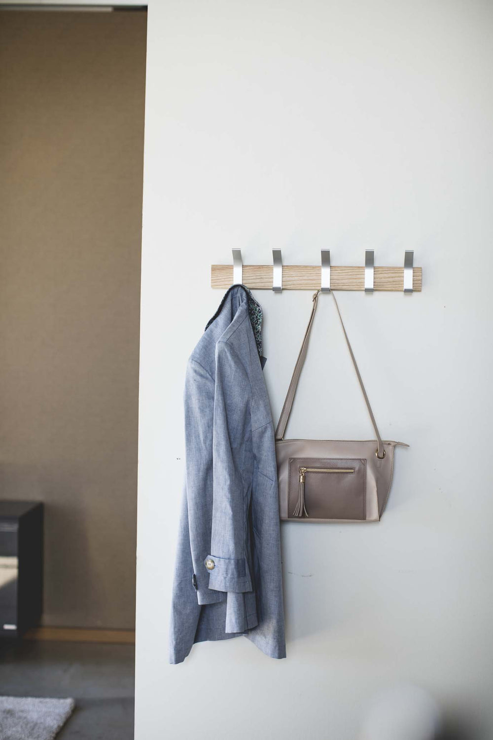 Yamazaki Wandgarderobe – 5 Haken, Holz/Aluminium, Silber, 65 × 50 × 10 cm