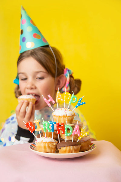 PartyDeco Geburtstagskerzen Happy Birthday – mehrfarbig – 2,5 cm – 13 Stk