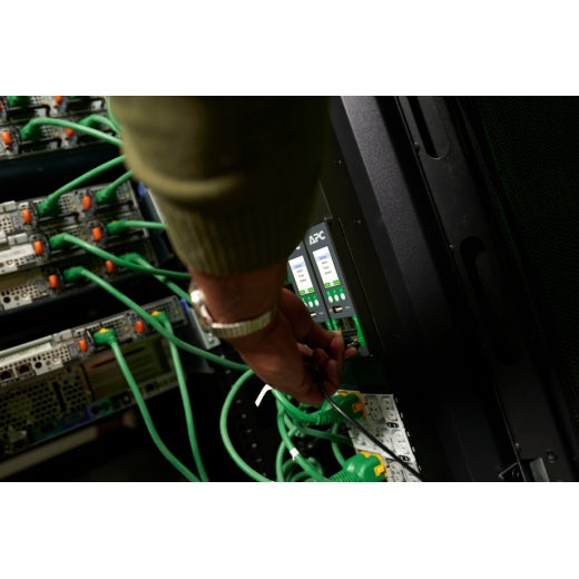 APC NetShelter PDU Advanced 22,1 kVA – Geschaltete Messung, 48 AC-Ausgänge (C13/C15/C19/C21), IEC 60309 – 0U