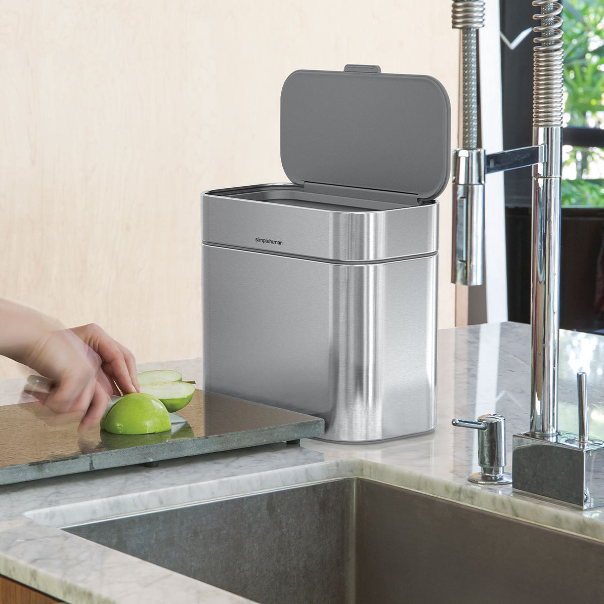 simplehuman Komposteimer Kompost-Caddy – 4 l – Edelstahl, rechteckig – mit Innenkübel, Anti-Fingerprint
