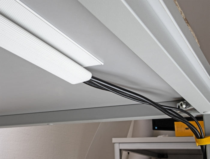 DeLOCK Untertisch-Kabelwanne – 400 × 63 × 28 mm – PVC – Weiss, 2 Stk.